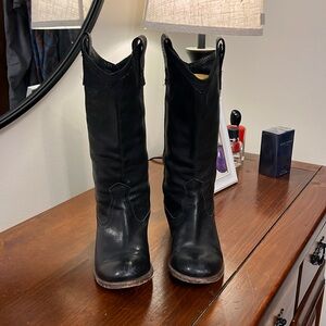 Size 5 1/2 black Carson pull on Frye boot